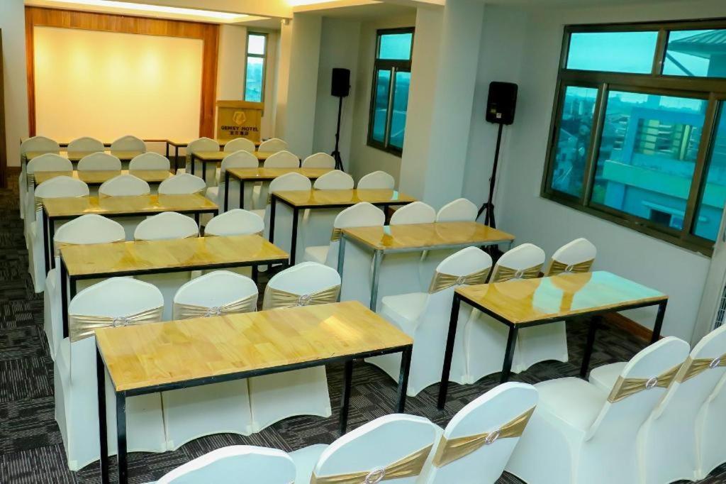 Gemsy Hotel Yangon Extérieur photo