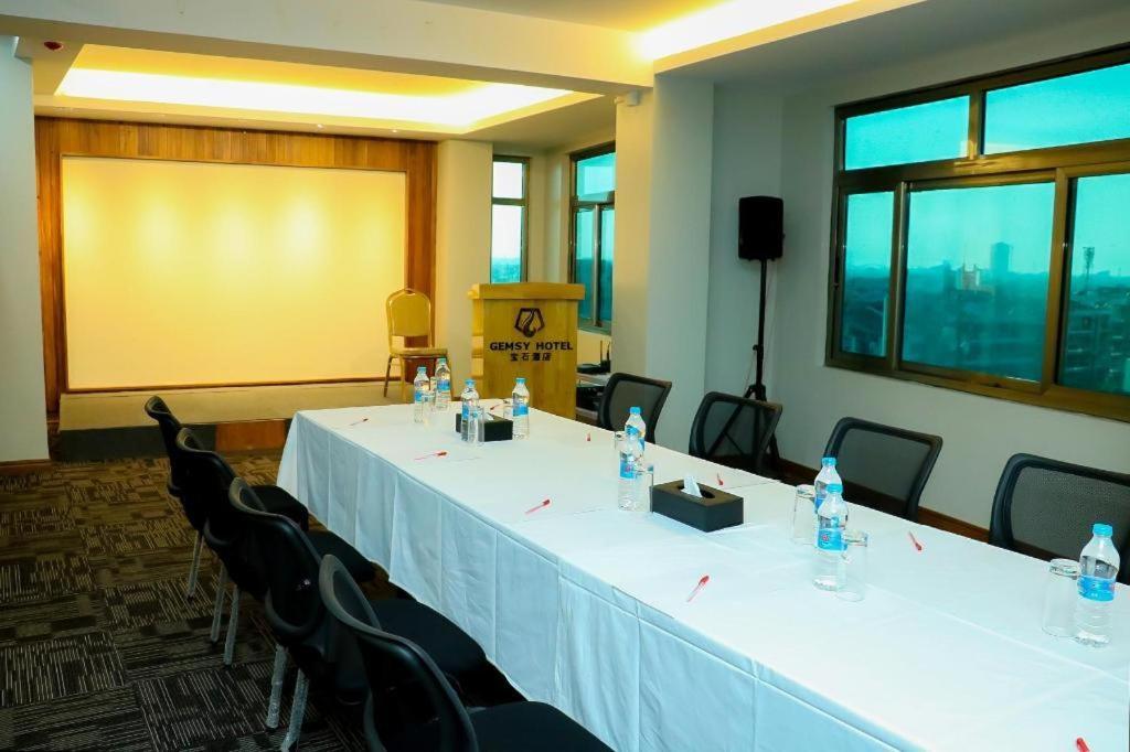 Gemsy Hotel Yangon Extérieur photo